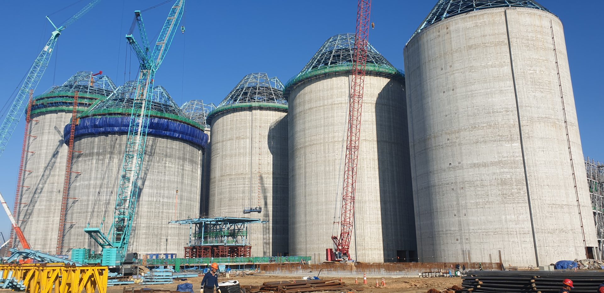 machine maker mega construction site